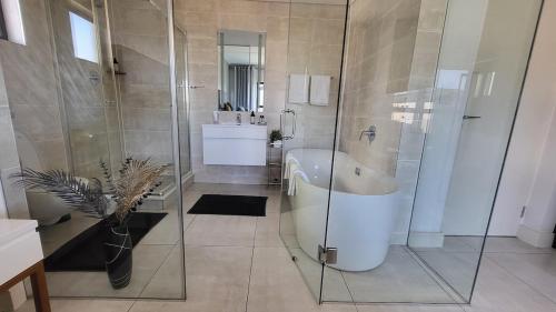 Ένα μπάνιο στο Regio Residence #where luxury meets comfort!
