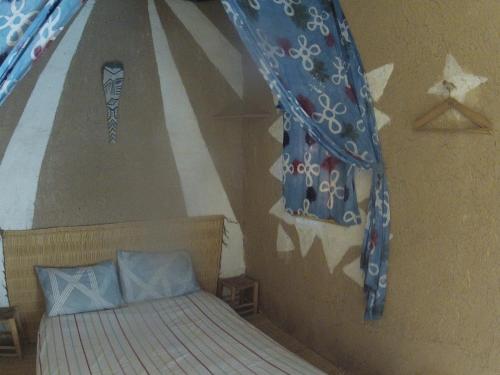 a bedroom with a tent with a bed in it at La maison saharaouie in Tighmert