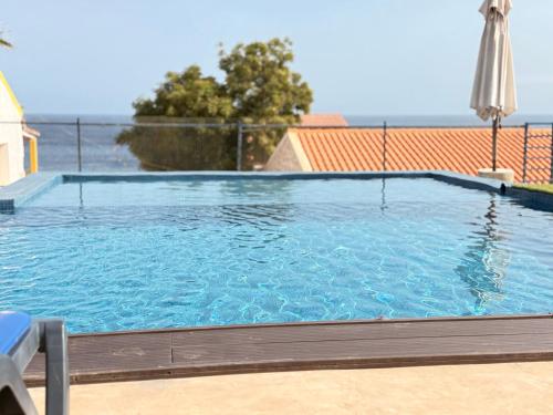 Πισίνα στο ή κοντά στο Bougainvillea Villa
