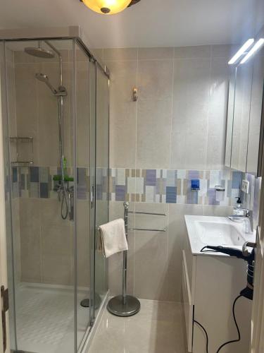 Complejo de 2 apartamentos chic con vista al mar-Villa Marina