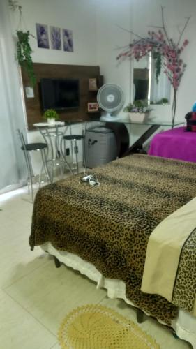Giường trong phòng chung tại Loft Família Silva