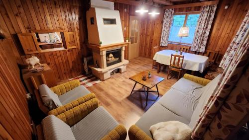 an overhead view of a living room with a fireplace at Chata u Hagrida in Štrba