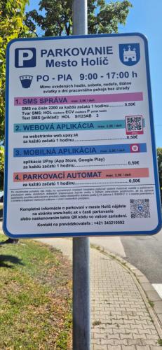 a parking sign on the side of a road at apartmány Svätého Martina in Holíč