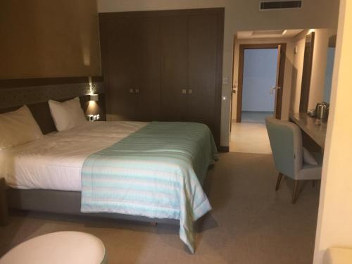 a hotel room with a bed and a desk and a desk at Hotel La Residence Hammamet in Hammamet