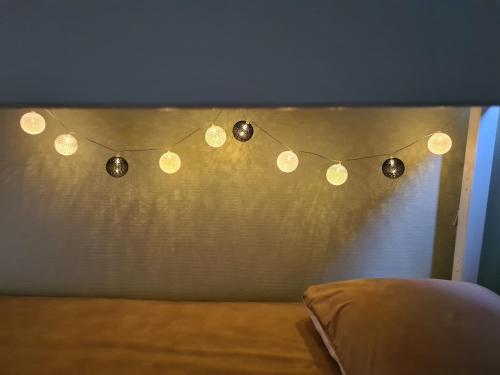 a string of lights hanging on a wall at B&B het Zandoogje in Hollandscheveld