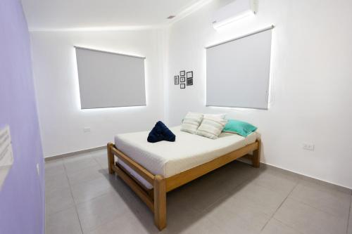 a bed in a room with two pictures on the wall at Dúplex de lujo con vista al mar - San Bernardo del Viento in San Bernardo del Viento