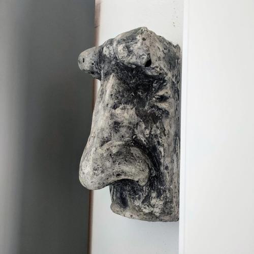 a statue of a dog hanging on a wall at Perdas Room in Quartu Sant'Elena