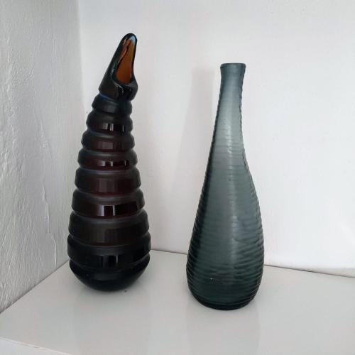 two vases sitting next to each other on a shelf at Perdas Room in Quartu Sant'Elena