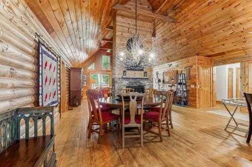 Φωτογραφία από το άλμπουμ του Red Bird Retreat σε Lake Lure