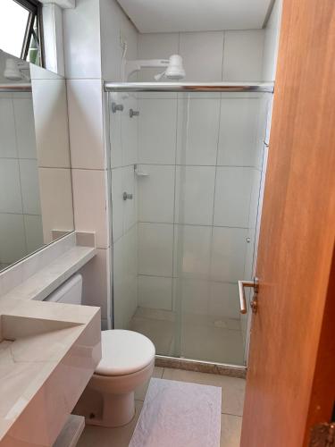 a bathroom with a toilet and a glass shower at Flat localizado a 200m Shopping Recife, bem Perto da Praia de Boa Viagem e com Wi-Fi 400Mbps in Recife