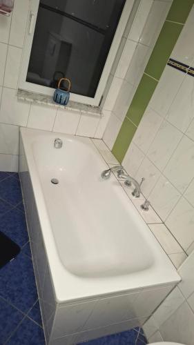 a white bath tub in a bathroom with a window at Ferienwohnung Möwennest in Nordenham
