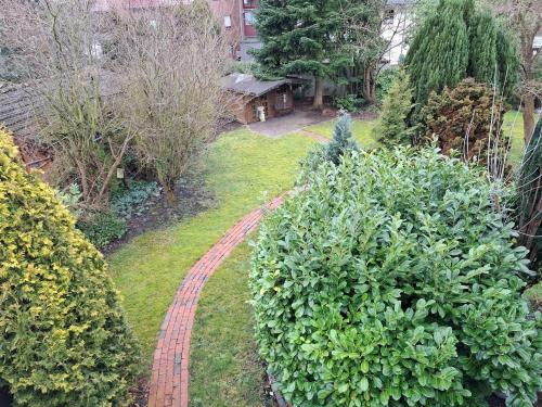an aerial view of a garden with a brick path at Ferienwohnung Möwennest in Nordenham