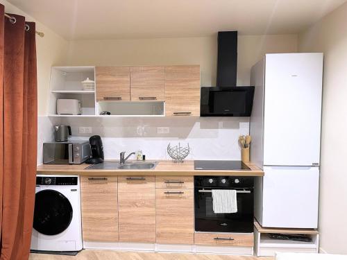 Η κουζίνα ή μικρή κουζίνα στο T2 lumineux et cosy - Levallois, Paris