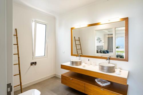 a bathroom with a sink and a mirror at Quinta dos Louros in Estreito da Calheta