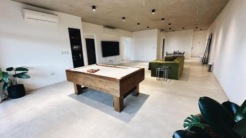 Modern 265m2 Flat BBQ Pool Gym