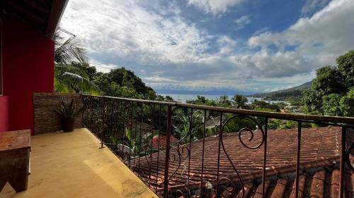 a balcony with a view of the ocean at Casa com Vista para o Mar no Coração de Ilhabela in Ilhabela