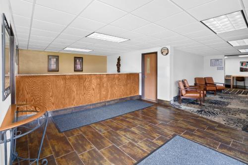 a lobby with a waiting room with chairs and desks at Fargo Inn and Suites in Fargo