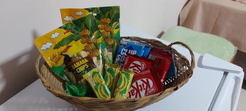 a basket filled with packets of candy on a table at Pousada Ninhal das Garças in Ilha Comprida