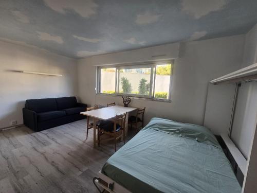 Llit o llits en una habitació de Studio Baie des Anges