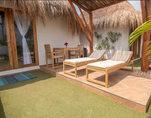 Un jardín fuera de AMALIFE Beach Club & Hotel