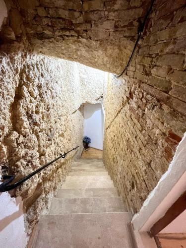 an alley way in an old stone building at Note Sulla Piazza in Cagliari