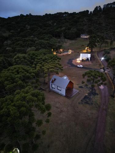 an overhead view of a white barn and a house at Morada Reino Encantado in São Joaquim