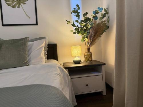 A comfortable one-bedroom apartment, ideally located in the city center