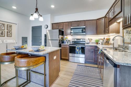 Η κουζίνα ή μικρή κουζίνα στο 4 Mi to National Sports Center Apt in Blaine