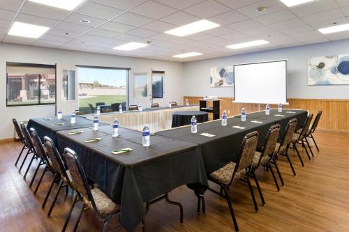 a large conference room with a long table and chairs at Cedar Shore Resort in Oacoma