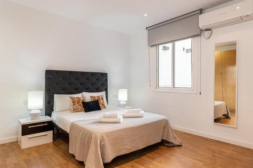 En eller flere senge i et værelse på Waou Apartamentos en Sol Confort 8