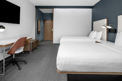 Postel nebo postele na pokoji v ubytování Courtyard by Marriott Houston I-10 West/Memorial