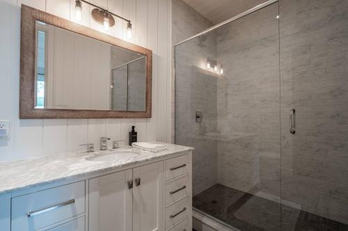 Koupelna v ubytování Butterfly Lake House | Cozy & Peaceful Stay