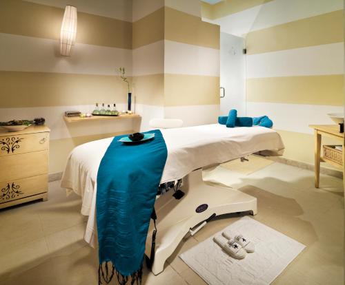 a hospital room with a bed and a table at Vincci Saphir Palace & Spa in Hammamet