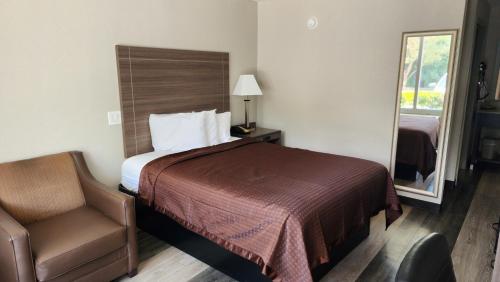 Ένα ή περισσότερα κρεβάτια σε δωμάτιο στο Days Inn by Wyndham Seguin TX