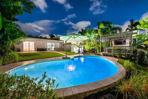 Bazén v ubytování Fort Lauderdale Water Front Oasis nebo v jeho okolí