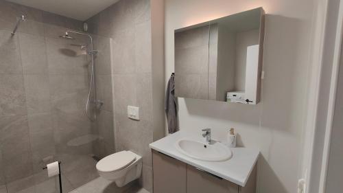 Kamar mandi di Rivertown