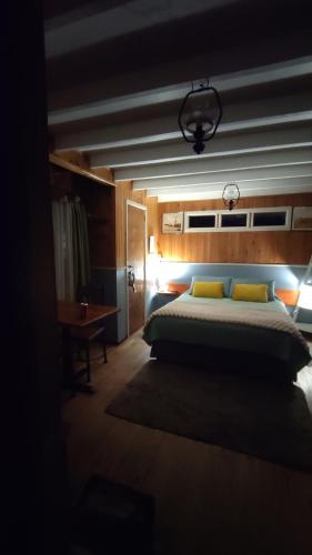 Ένα ή περισσότερα κρεβάτια σε δωμάτιο στο Victoria Cabin