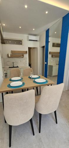 Gambar di galeri bagi Azure Garden Santorini - Drymades Village di Gjilek
