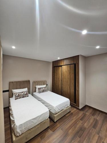 Postel nebo postele na pokoji v ubytování Luxury Apartment 5min CFC