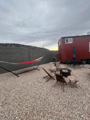 Φωτογραφία από το άλμπουμ του Addies Place Lodge Tiny Home near Zion National Park σε Apple Valley