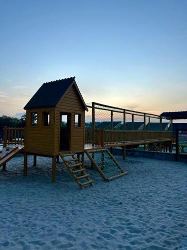 Landskap semula jadi dekat dengan rumah percutian