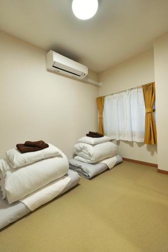 BSY301 Direct to Ginza and Roppongi, Private 2BR Home, Sleeps 4