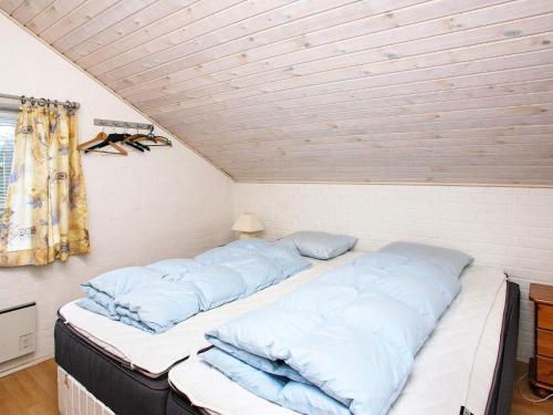 Postel nebo postele na pokoji v ubytování 7 person holiday home in Thisted-By Traum