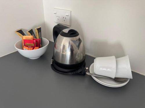 Utensilios para hacer té y café en Parkview Studio at Harbour Lights