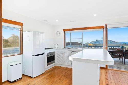 Η κουζίνα ή μικρή κουζίνα στο 27 Harrison Street Dalmeny