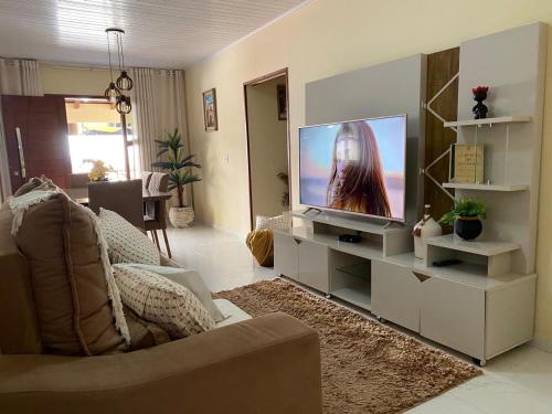 Una televisión o centro de entretenimiento en Casa de Campo Cantinho da Mata