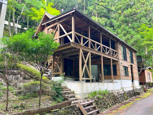 Bangunan di mana terletaknya rumah percutian