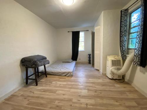 a room with a bedroom with a bed and a window at 郊区安静民宿 