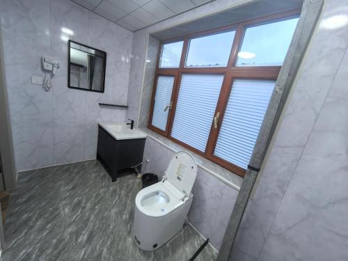 Ένα μπάνιο στο Snow Valley Breeze Inn