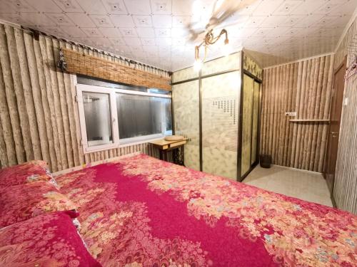 Ένα ή περισσότερα κρεβάτια σε δωμάτιο στο Snow Valley Breeze Inn
